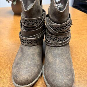 🤎 Tallulah Blu Ankle Boots | Mocha | Size 6.5 Medium | Cutout Wrap Strap | Low